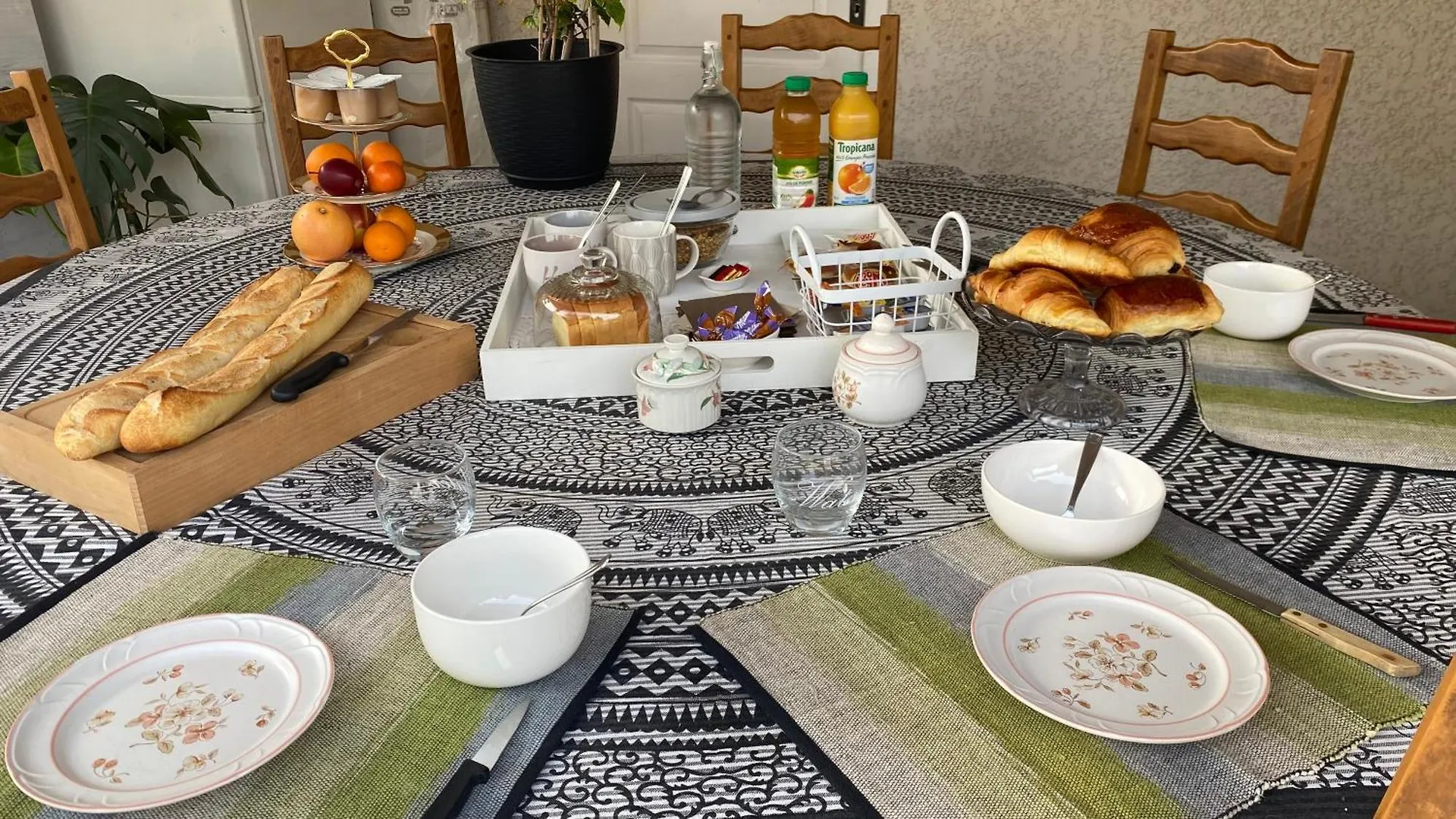 Chambres Quietude Chavanoz Homestay